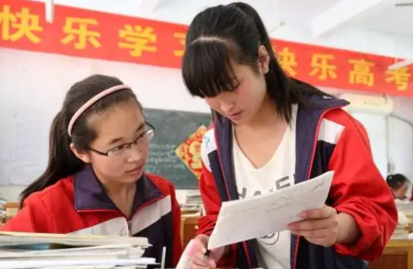 高中生“饺子字体”火了，字迹可爱又好看，备受不少学生追捧