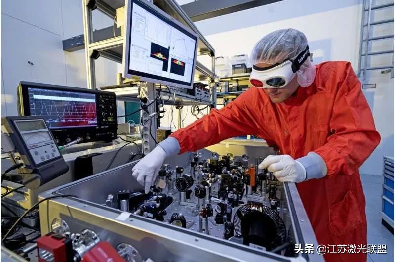 超短红外脉冲波形的控制