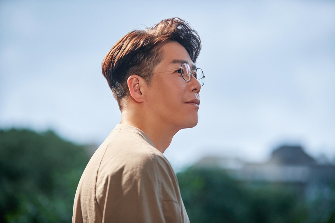 《深爱》主唱：出道30年的新晋歌手林晓峰