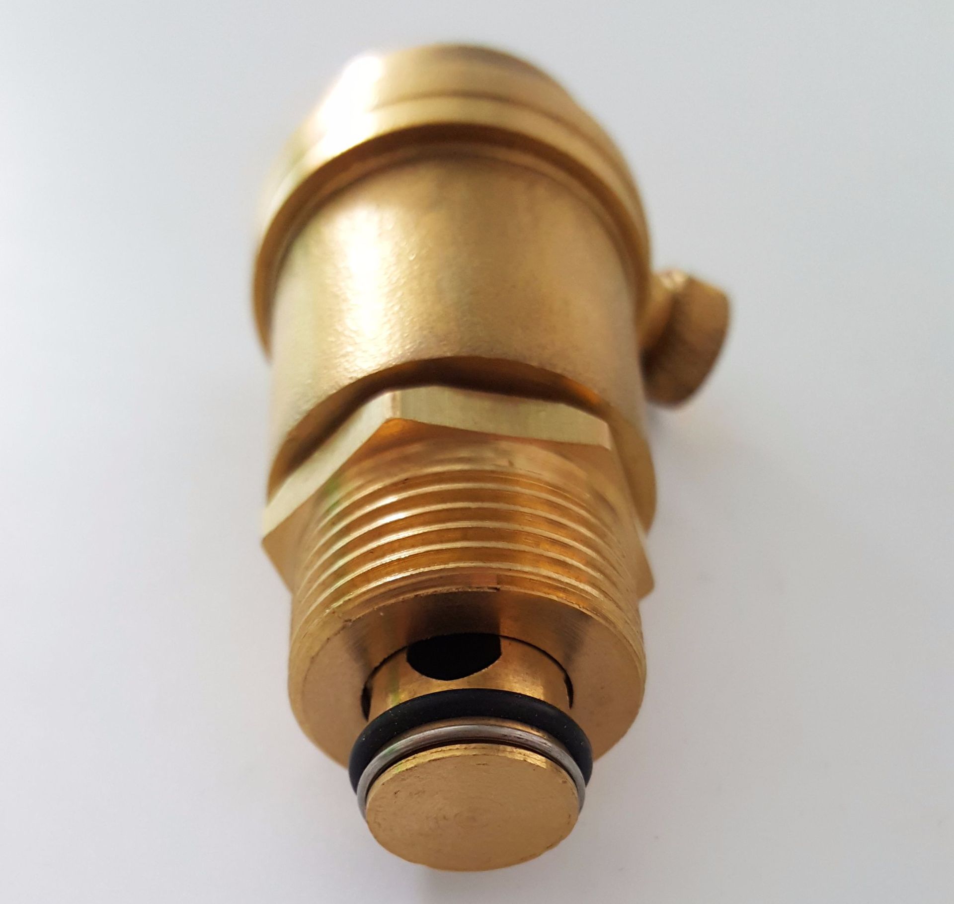 暖气回水管排气阀放不出水来是怎么回事?不放水影响供暖吗?