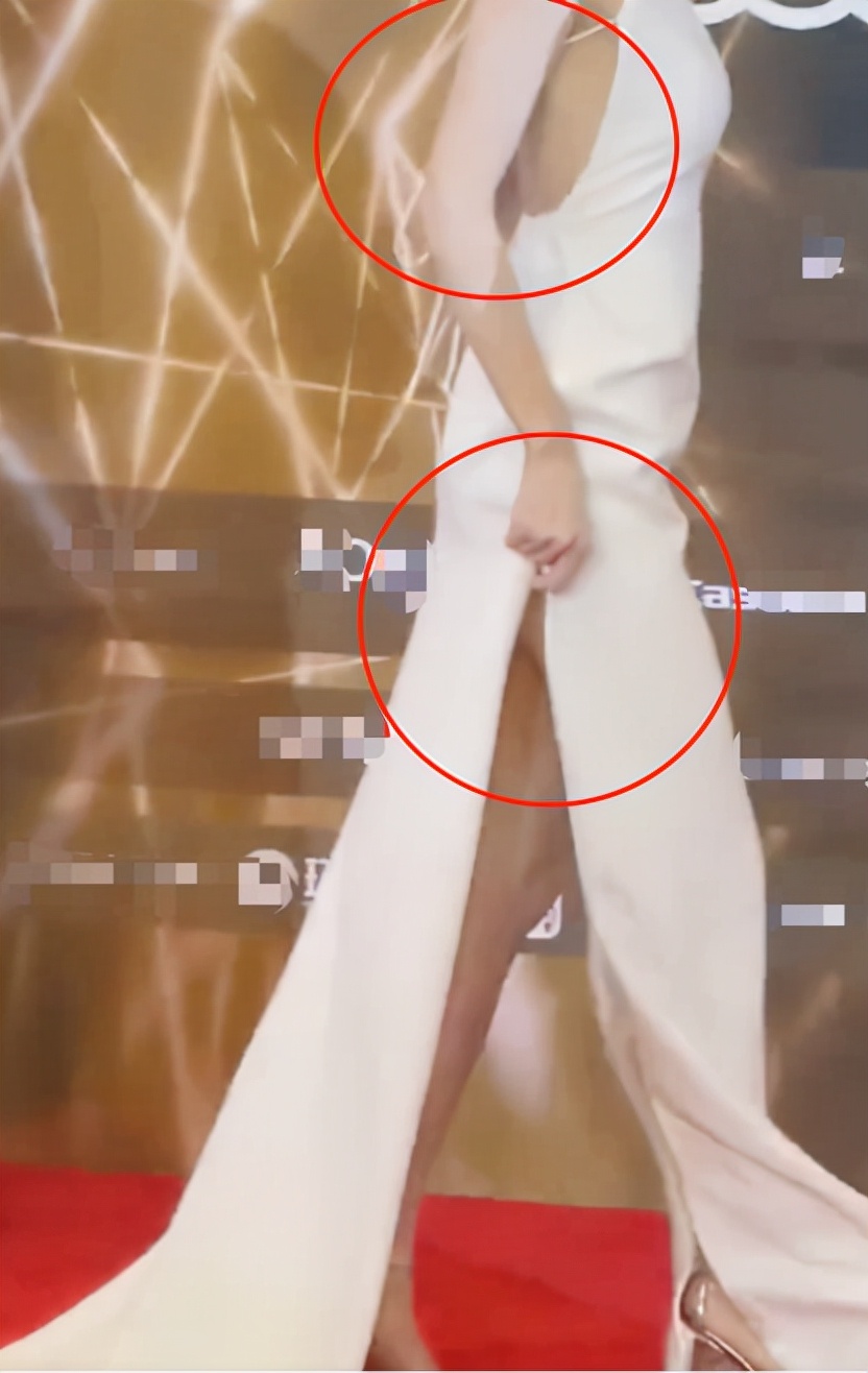 32岁Baby露背高开叉裙走红毯!两手紧握白裙防走光,后背仅绑根绳