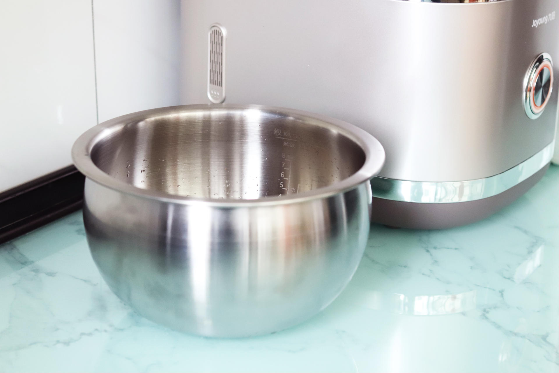 九阳0涂层电饭煲评测，配备304不锈钢内胆，告别涂层脱落危害