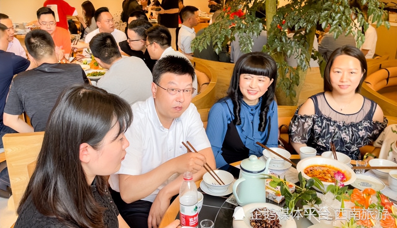 四川方言“孔干饭”抢滩SM广场 非遗传承人袁博走红网络
