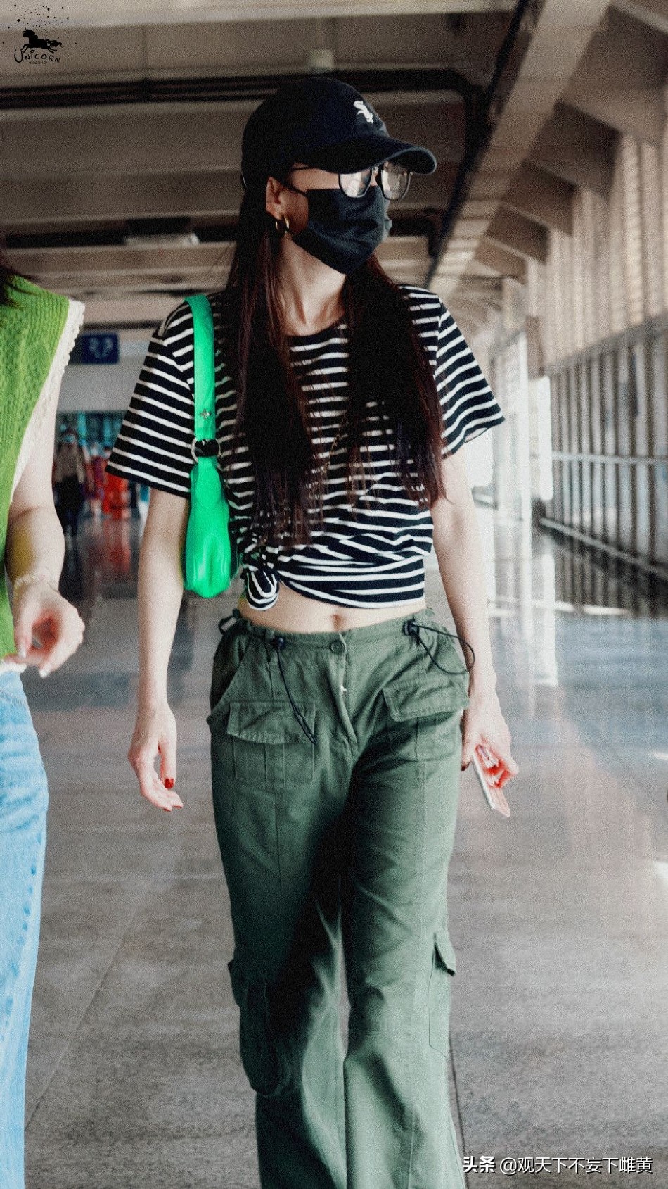 观天下 | 杨幂·戴黑框眼镜现身机场