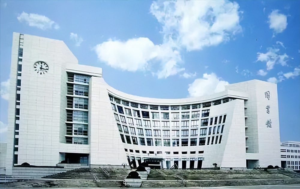 毕业生入职外交部、签约华为！上海大学硬核学院