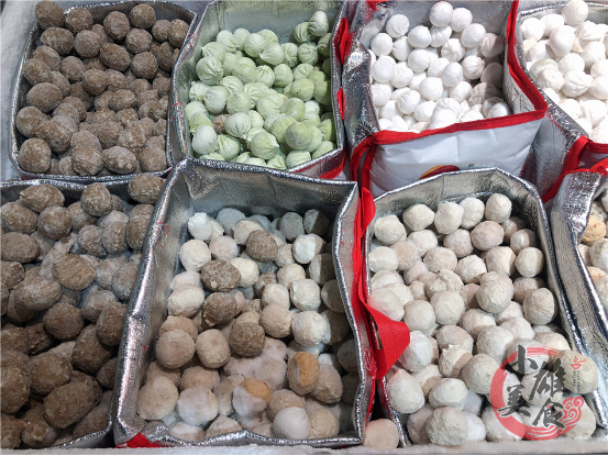 爱吃火锅的要留意，火锅丸子到底是什么做的？看完偷偷放下了筷子