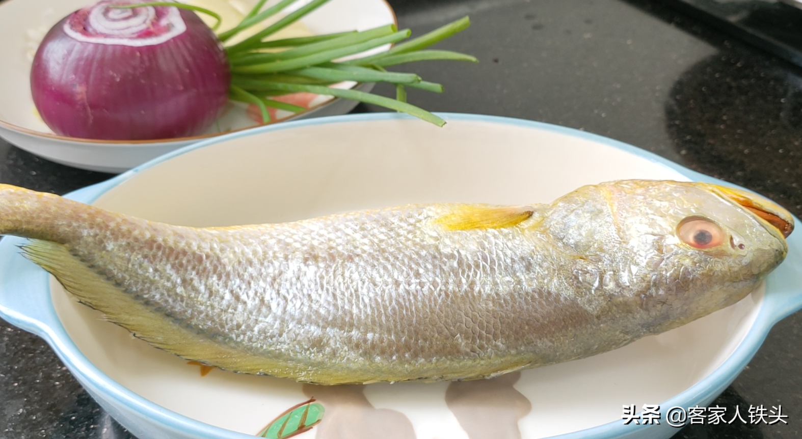黄花鱼怎么做好吃又简单家常的做法（这样做，皮香肉嫩好吃过瘾）-第1张图片