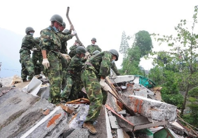 汶川地震，空降兵15勇士从4999米高空舍命盲跳，如今都是何职位？