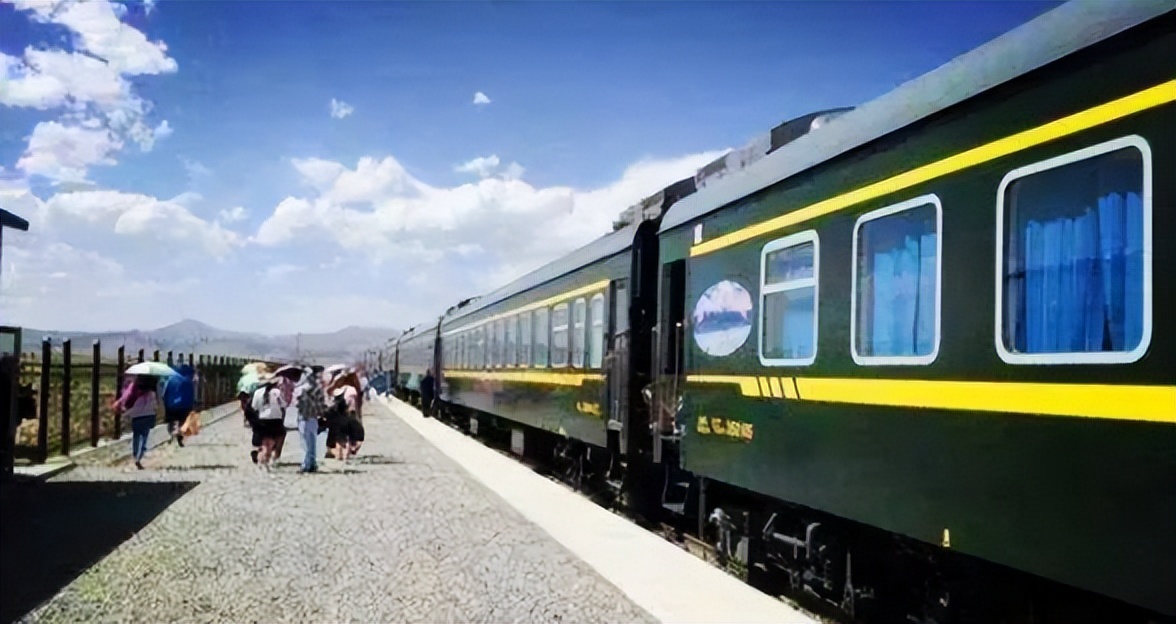 “旅游列车”助力疫后经济升温