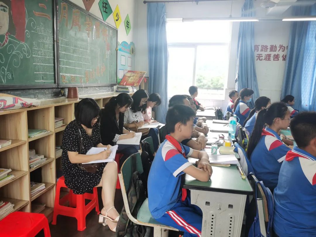 齐心教研 匠心筑梦——黄龙溪学校五六年级语文教研组六月活动掠影