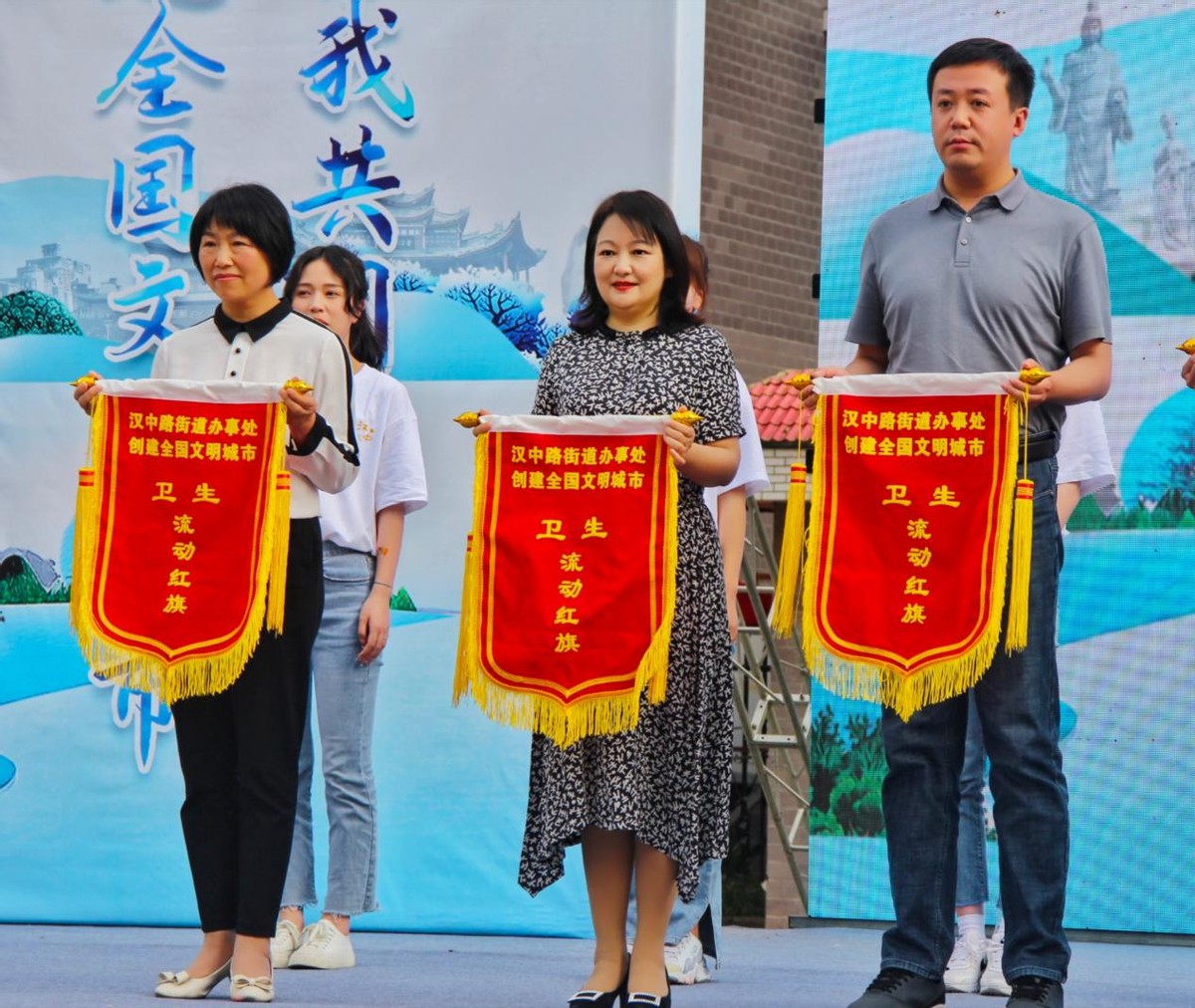 汉中市口腔医院荣获汉中首批“创建文明城市卫生流动红旗”单位