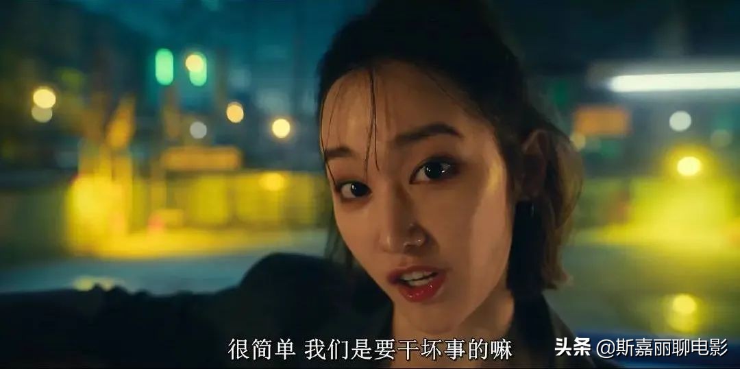 同样是人海战术，把《纸钞屋》和《鱿鱼游戏》对比，差距就出来了