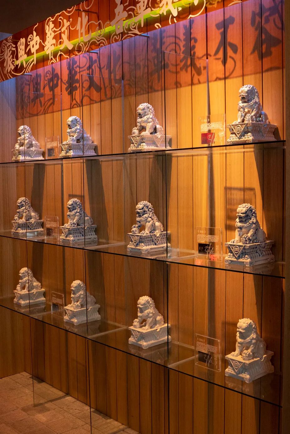 “只用中文做设计”的初弎开了一家独特中式国潮火锅店丨中式潮流