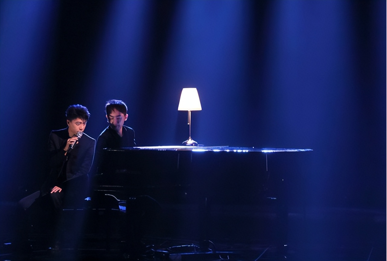 《声生不息》四公李克勤对战毛不易、曾比特，集体合唱《红日》