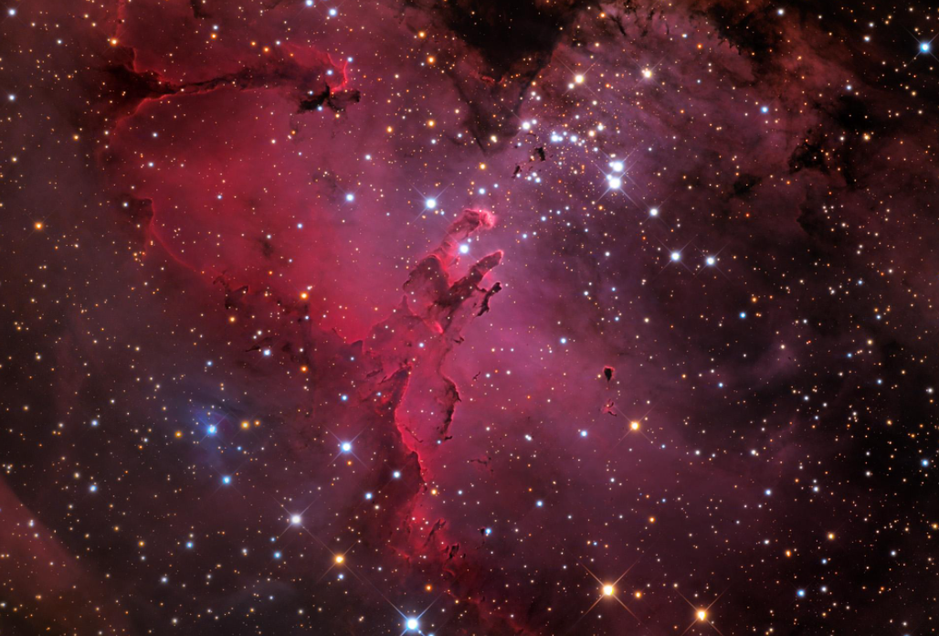 老鹰星云编号m16,位于巨蛇座星云区,同时也在银河系的人马臂上,距离