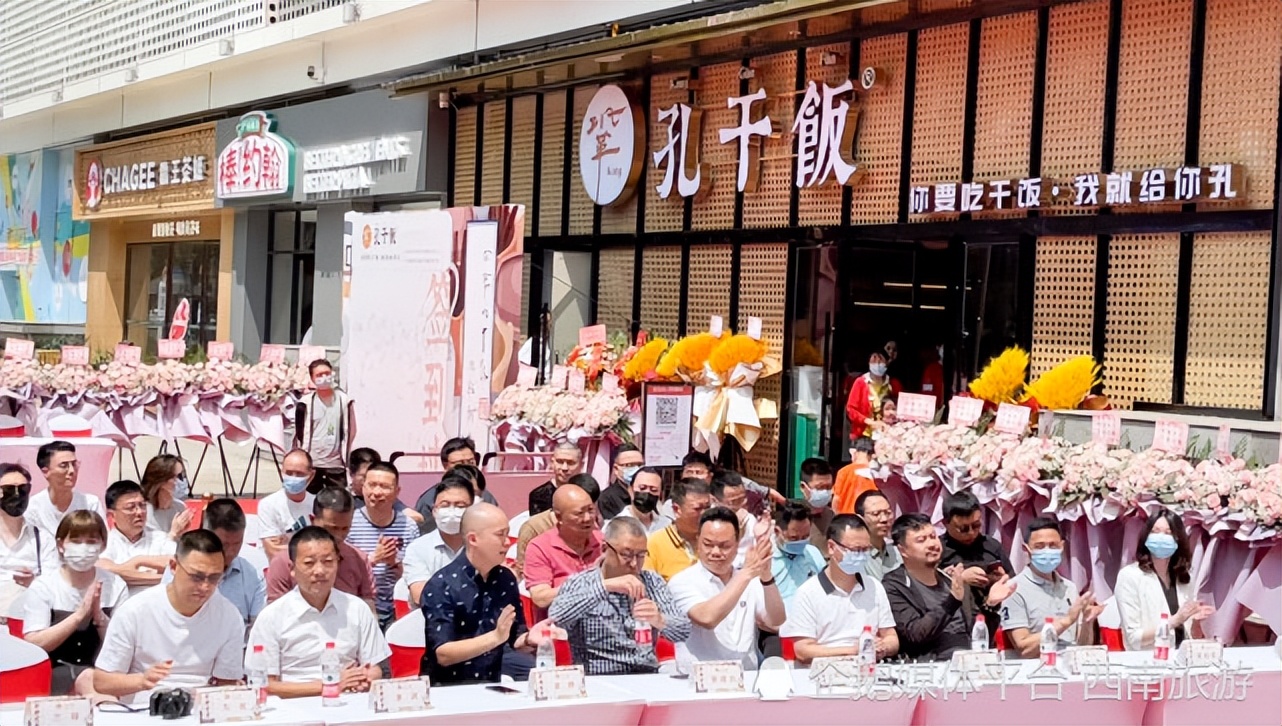 四川方言“孔干饭”抢滩SM广场 非遗传承人袁博走红网络