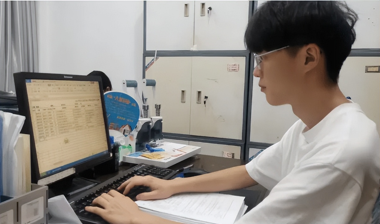 “高学历穷人”悄然兴起，名校毕业生也难逃低工资？光有智商不够