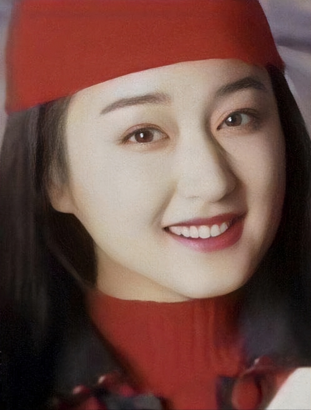“考古”女星罕见18岁青涩照，刘亦菲太甜了，宁静好野