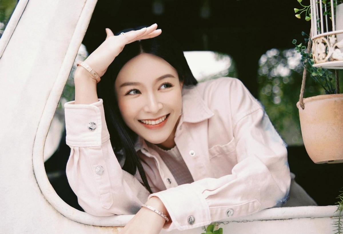 脸和身材判若两人，天使脸魔鬼身材的女明星，有的绝色有的尴尬