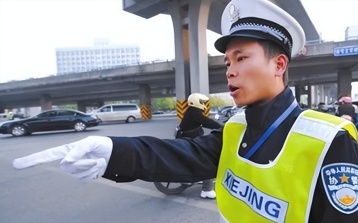 原来协警是临时工，辅警才是“正式工”虽是一字之别但差距明显