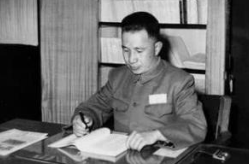 ��ԣ�������ģ�����Ĩ�ڹ������Ͻ����ֲ�����鸦���ǹ¾�ð��