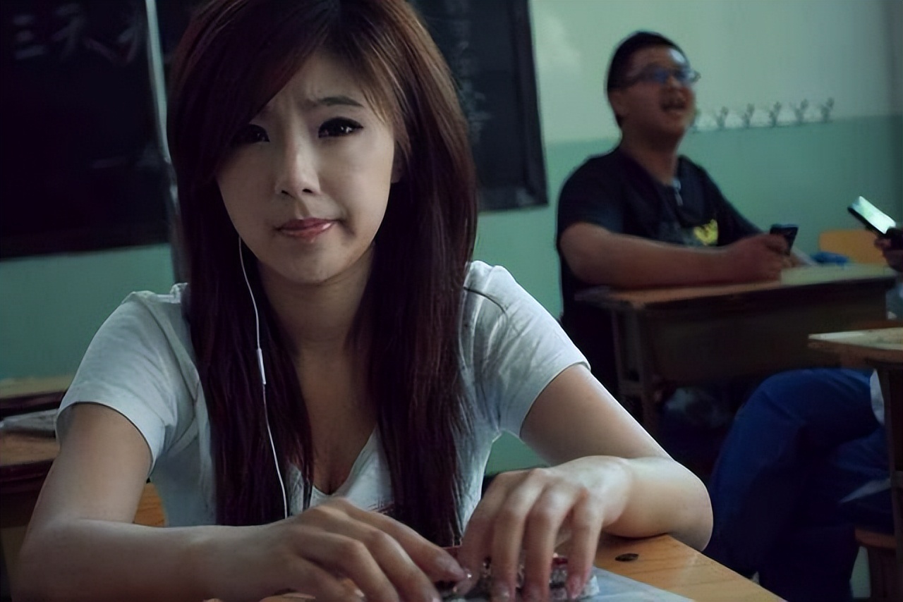 "初代女神"赵奕欢:24岁走红,34岁未婚,出道11年不温不火