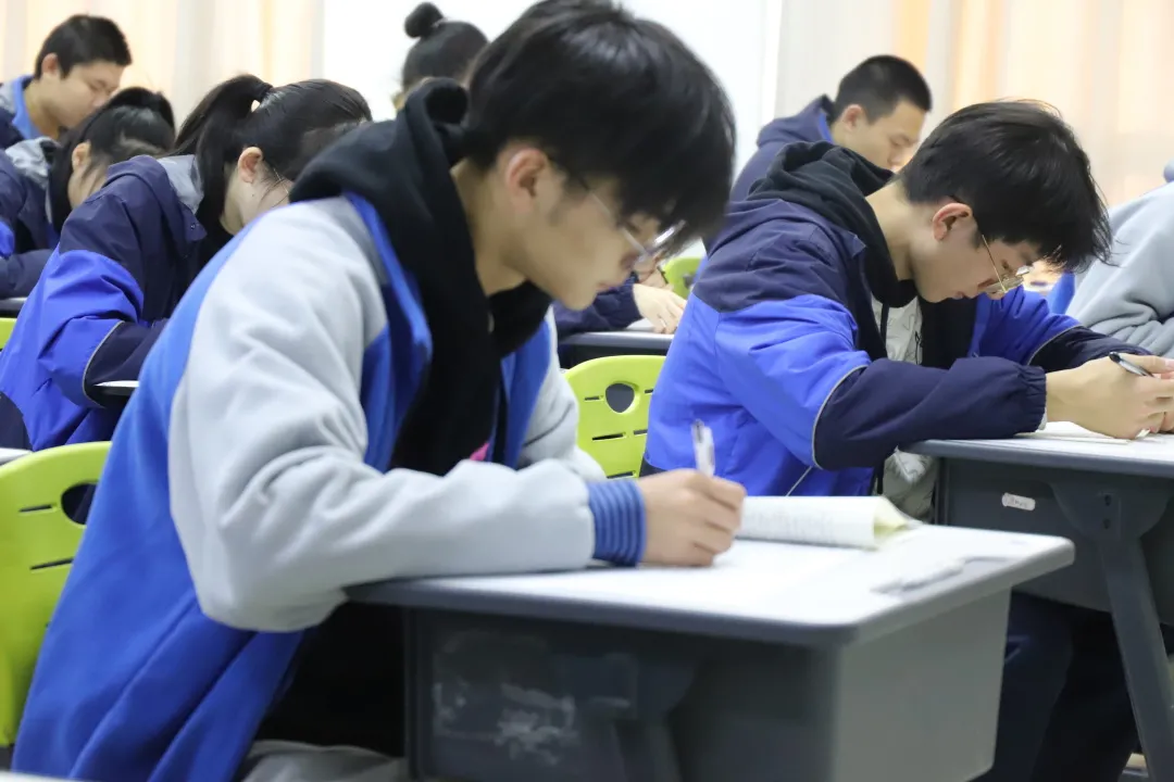 策马扬鞭，只争朝夕 | 恒德学子迎来期末考试