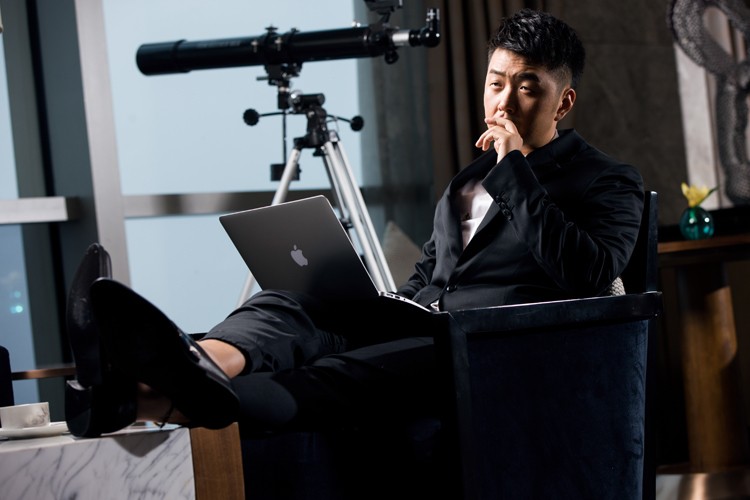 身高最有欺骗性的10位男星，看脸只有1米7，实际却有1米8