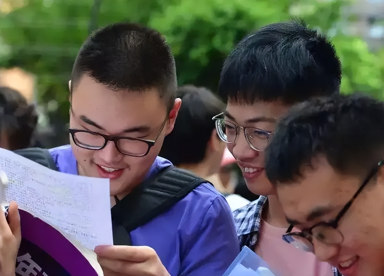 “985”高校排行榜更新，清北稳坐第一把交椅，南开下滑最明显