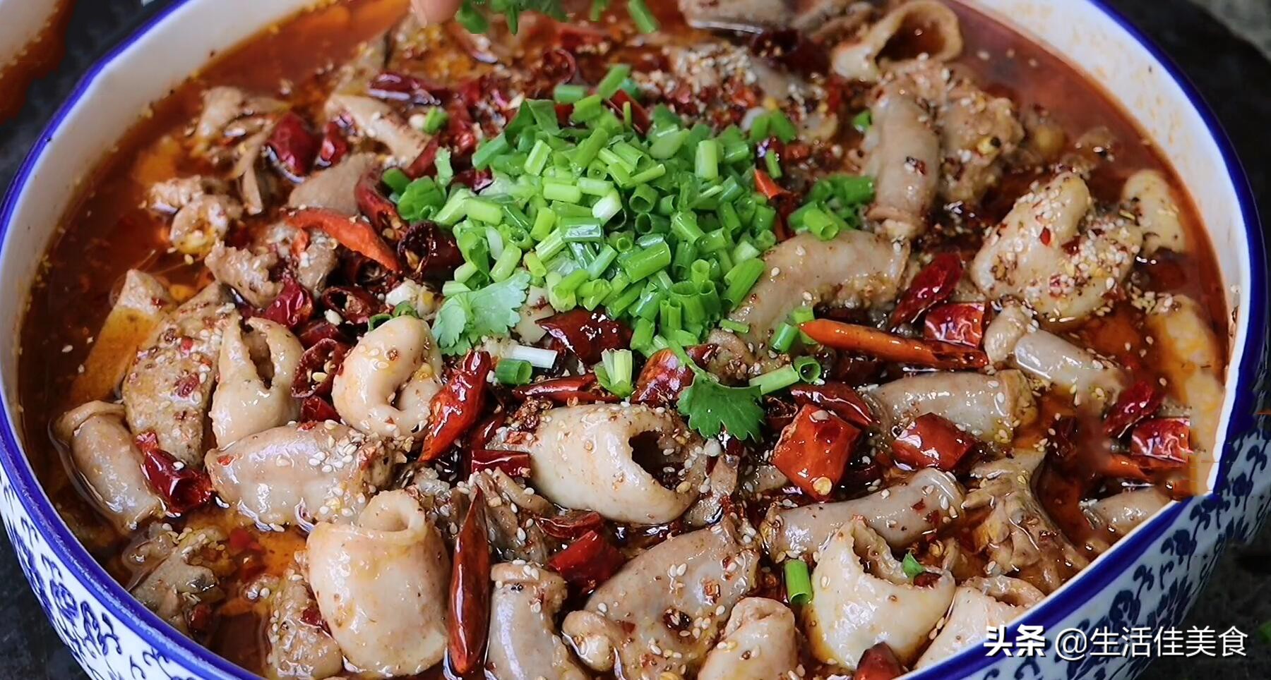 嘴馋就要做它吃，不炒不炖，这几样混一起，浇上料吃，太香啦