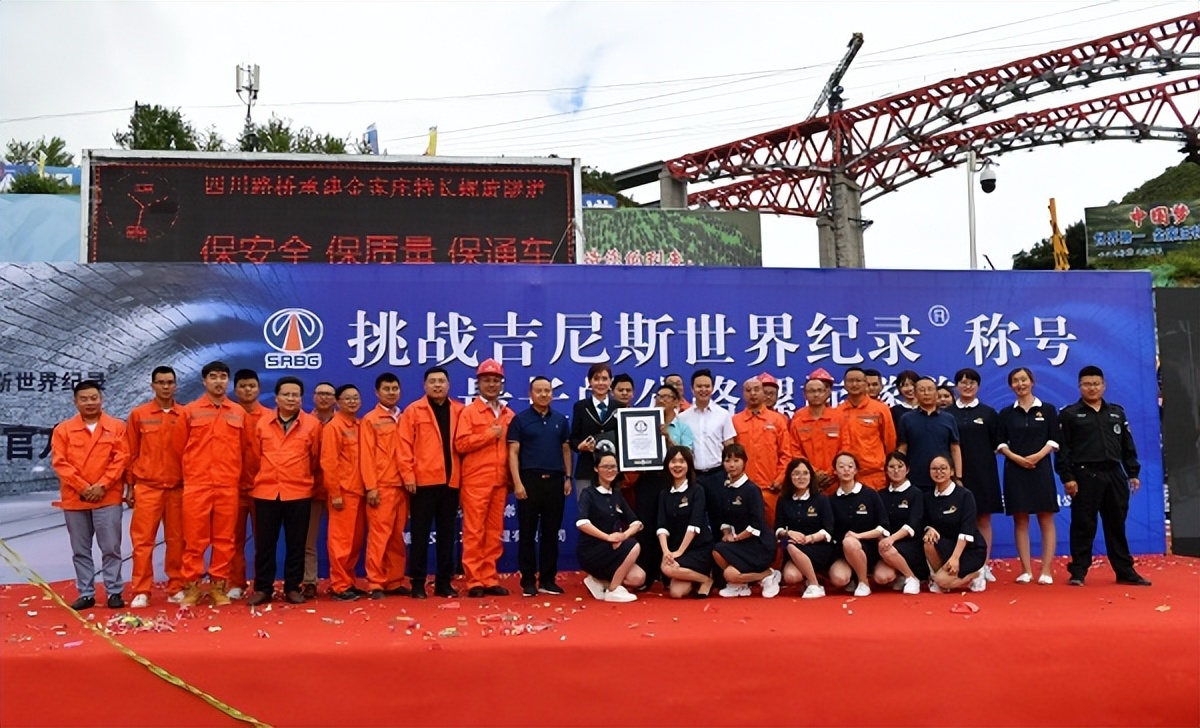 毛主席亲临视察！湖北这所高校：从“中国最美”走向“世界第一”，霸气十足！