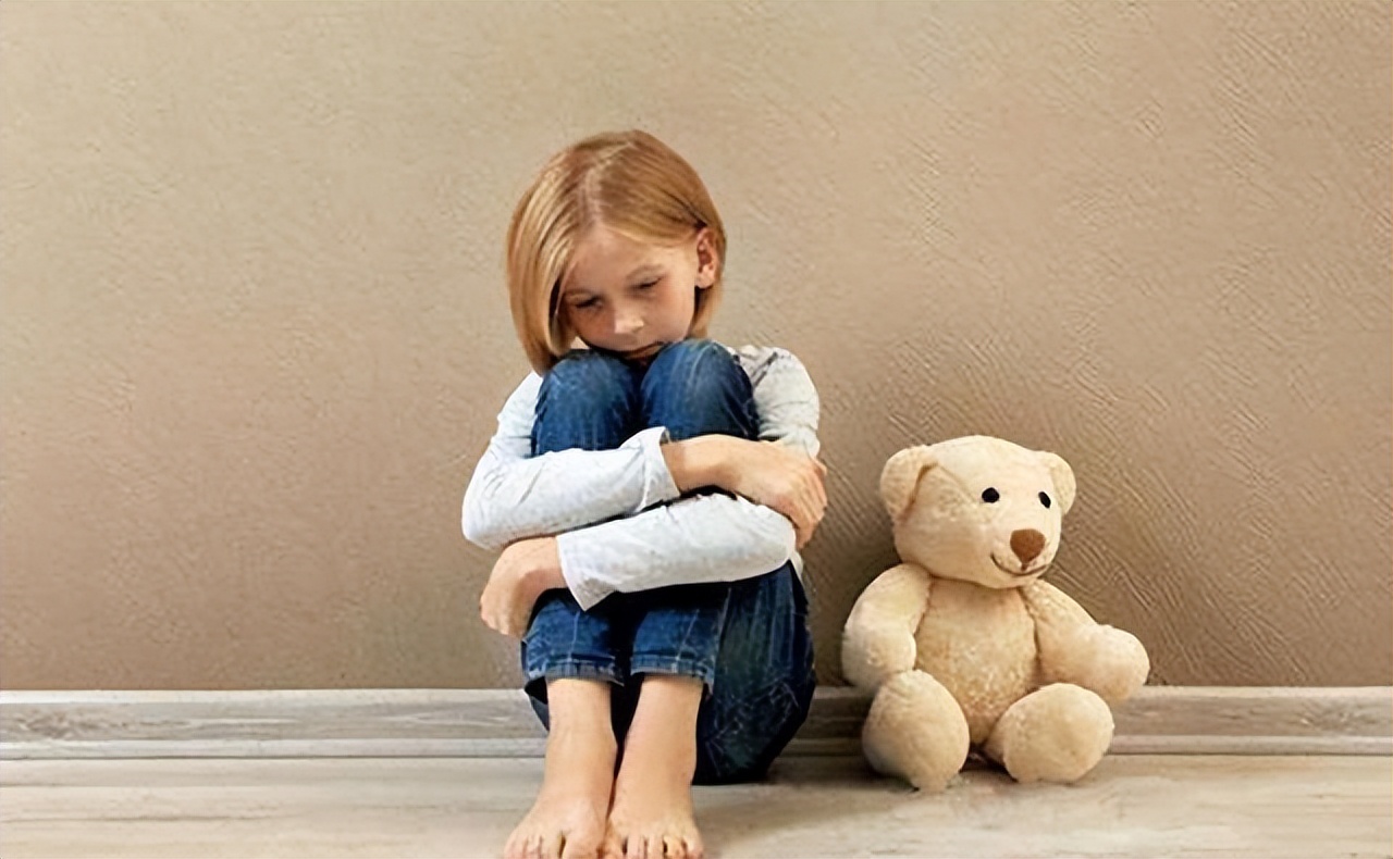 孩子有以下表现，多半是缺爱、受委屈了，父母却误以为是高情商