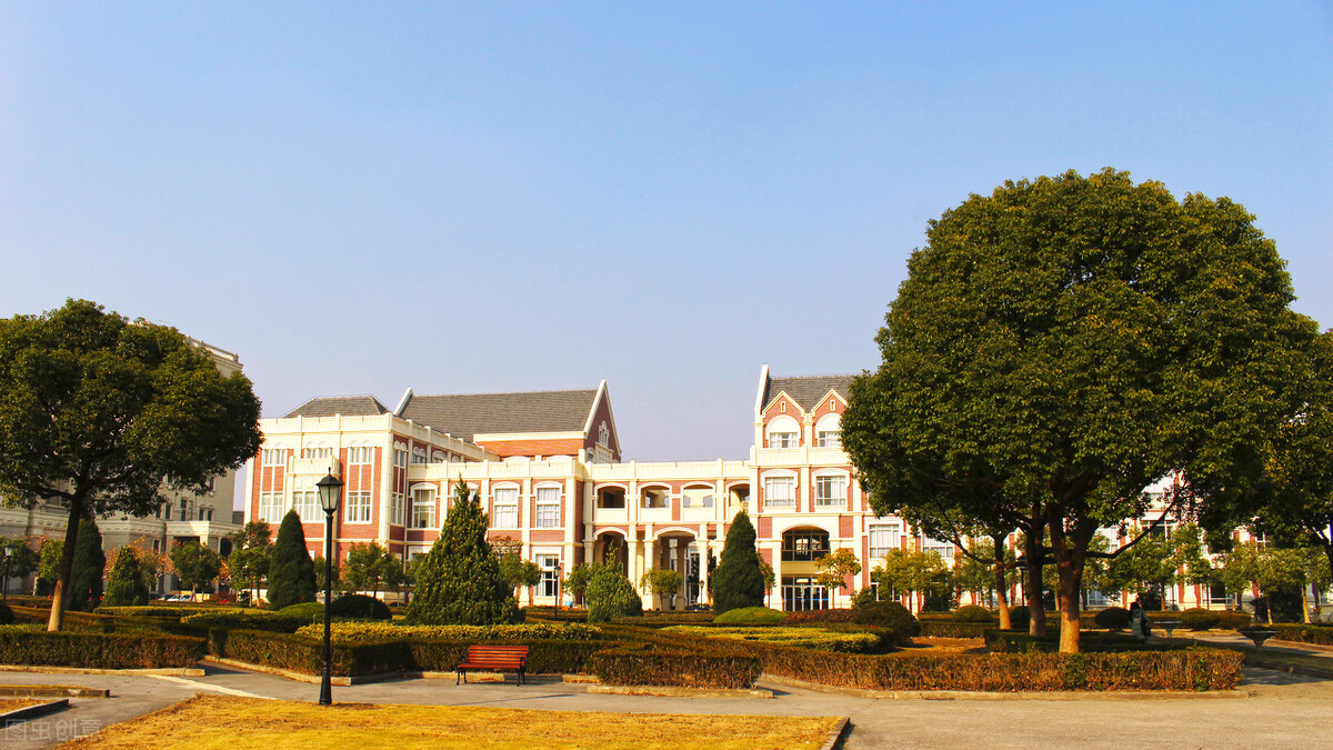 国内学费较高的4所公办大学，虽发展前景好，但普通家庭慎重选择