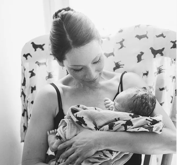 华裔姑娘在好莱坞：未婚先孕，孩子生父成迷