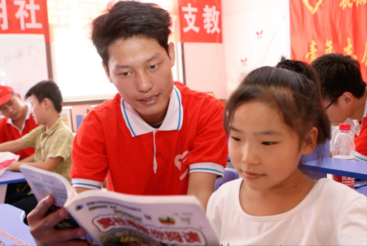 山区家长谈及大学生支教，直言留不住就别来了，孩子们折腾不起