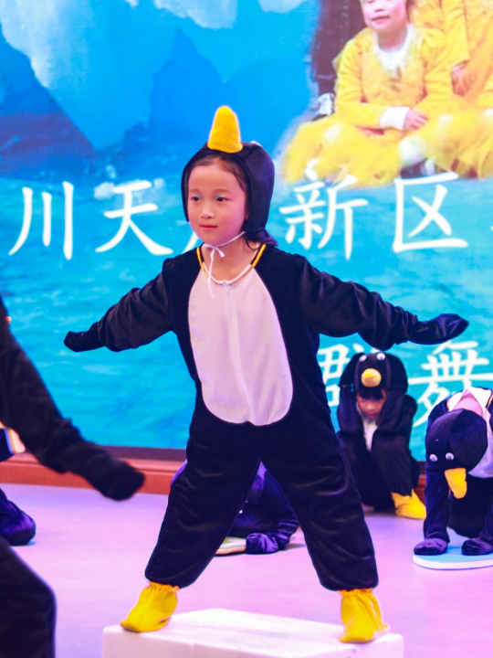 华阳实验小学举行“童星耀五月·艺术绽花开”群舞比赛（续）