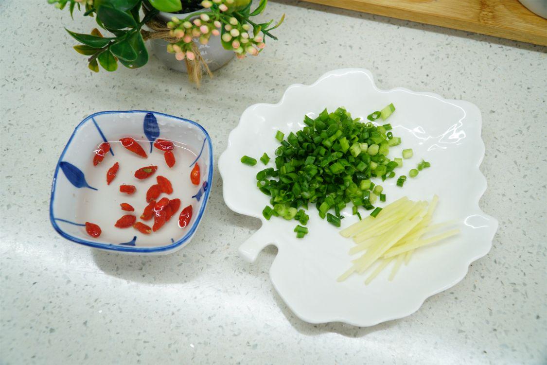 夏天，絲瓜和口蘑是絕配，煮湯喝好喝營養，很多人還不知道做法