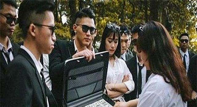 05年审判陈毅锋时欲抹黑执法部门，声称遭受私刑：被吊了15个小时