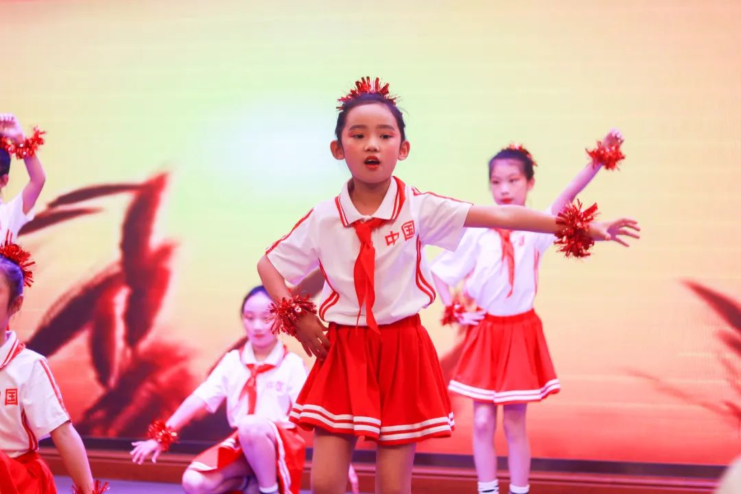 华阳实验小学举行“童星耀五月·艺术绽花开”群舞比赛（续）