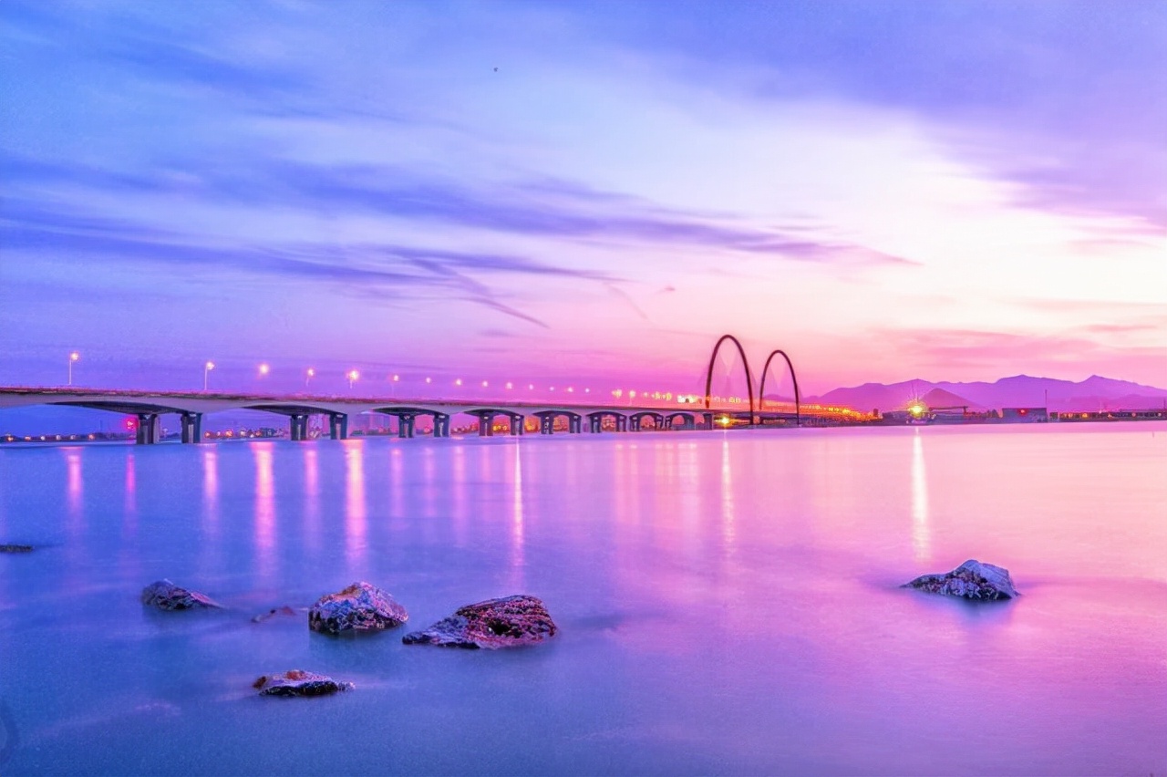 “钱塘江大潮被称为天下奇观”改为双重否定句可以怎么改？