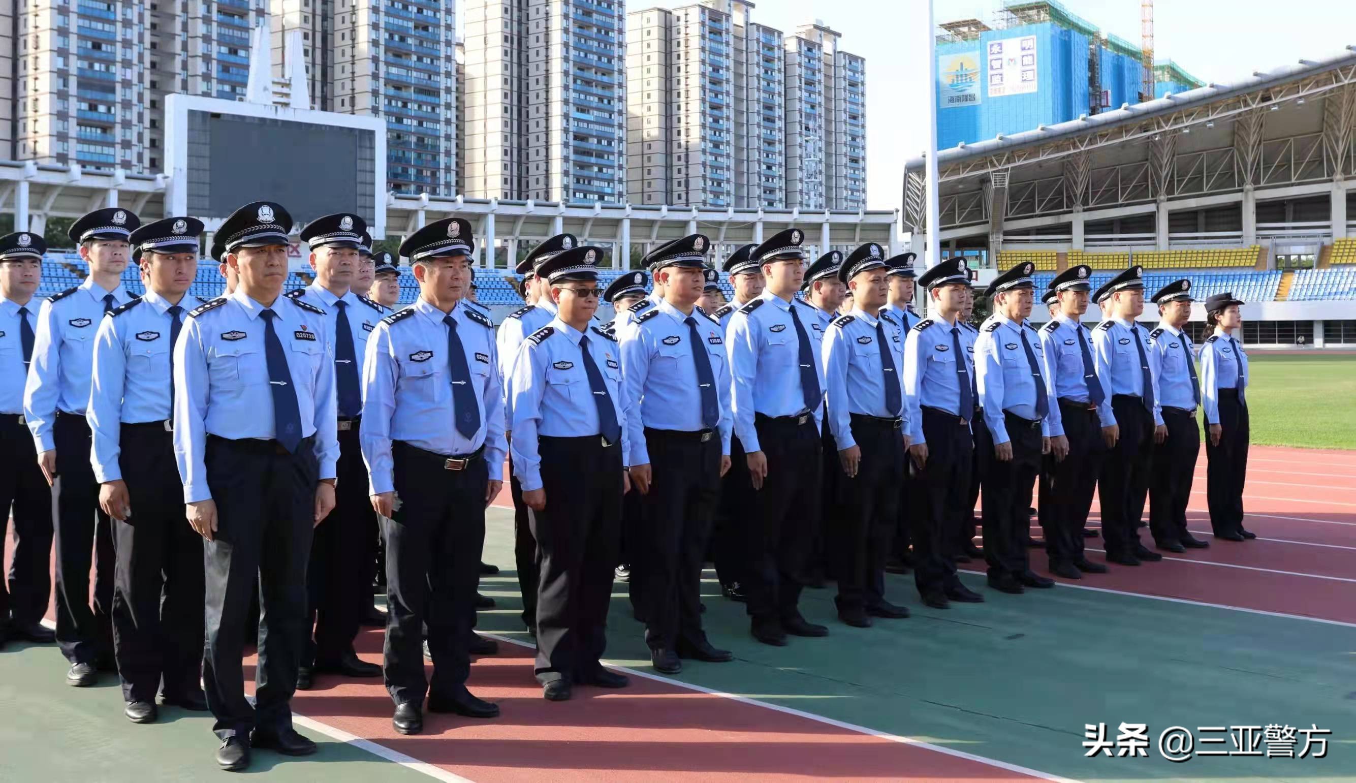 实战大练兵进行时 三亚吉阳警方组织开展警容风纪专项训练