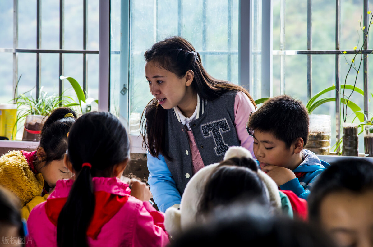 这么多大学生争着考老师，当老师有什么好的？