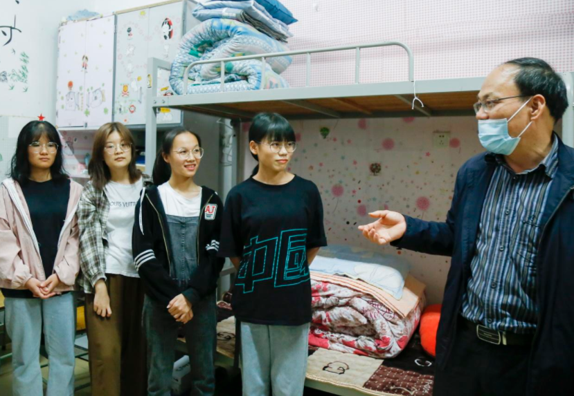 本科生室友称兄道弟，研究生多半是“点头之交”，差距怎么这么大