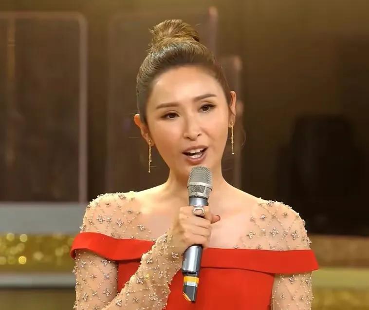 香港回归25周年众星齐聚！成龙好老刘德华气场强，霆锋伟霆似同龄