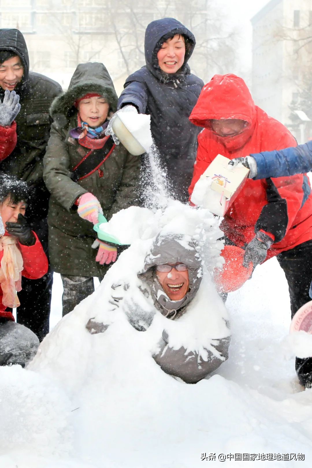 打雪仗吗，走医保的那种？东北人玩雪到底有多猛？