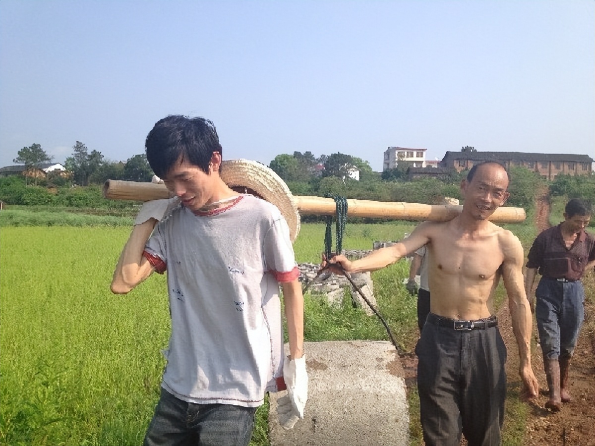 放弃美国百万年薪，回国当村官拿1450月薪的“耶鲁哥”，后来怎样