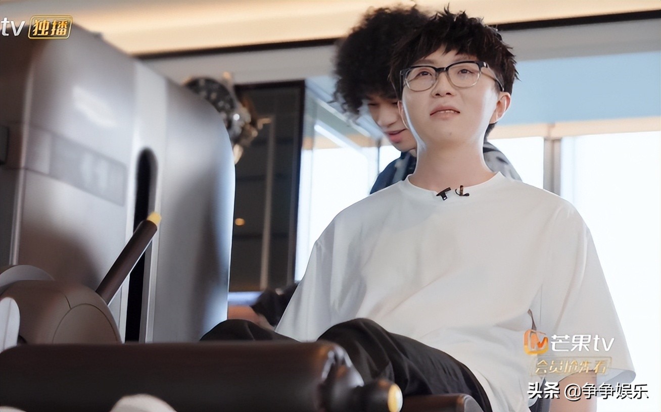 毛不易、曾比特沉浸式合唱《弥敦道》，悬殊比分落败却有点离谱