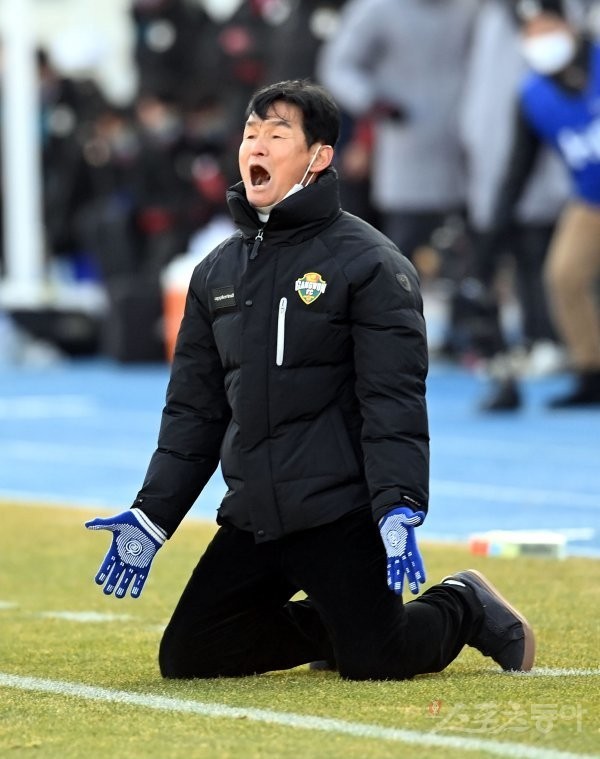韩国足球明星(年终总结——2021年度韩国足坛十大人物)