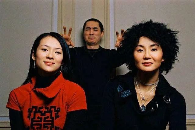 张艺谋的成名之路，网友高呼：他的经历比他拍的电影还精彩