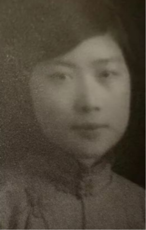 沈岳萌：沈从文的九妹，为爱所困回家时已成疯子，走丢后嫁给渔夫